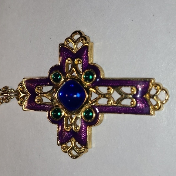 Women's Avon Cross with Chain NWOT - Picture 2 of 10